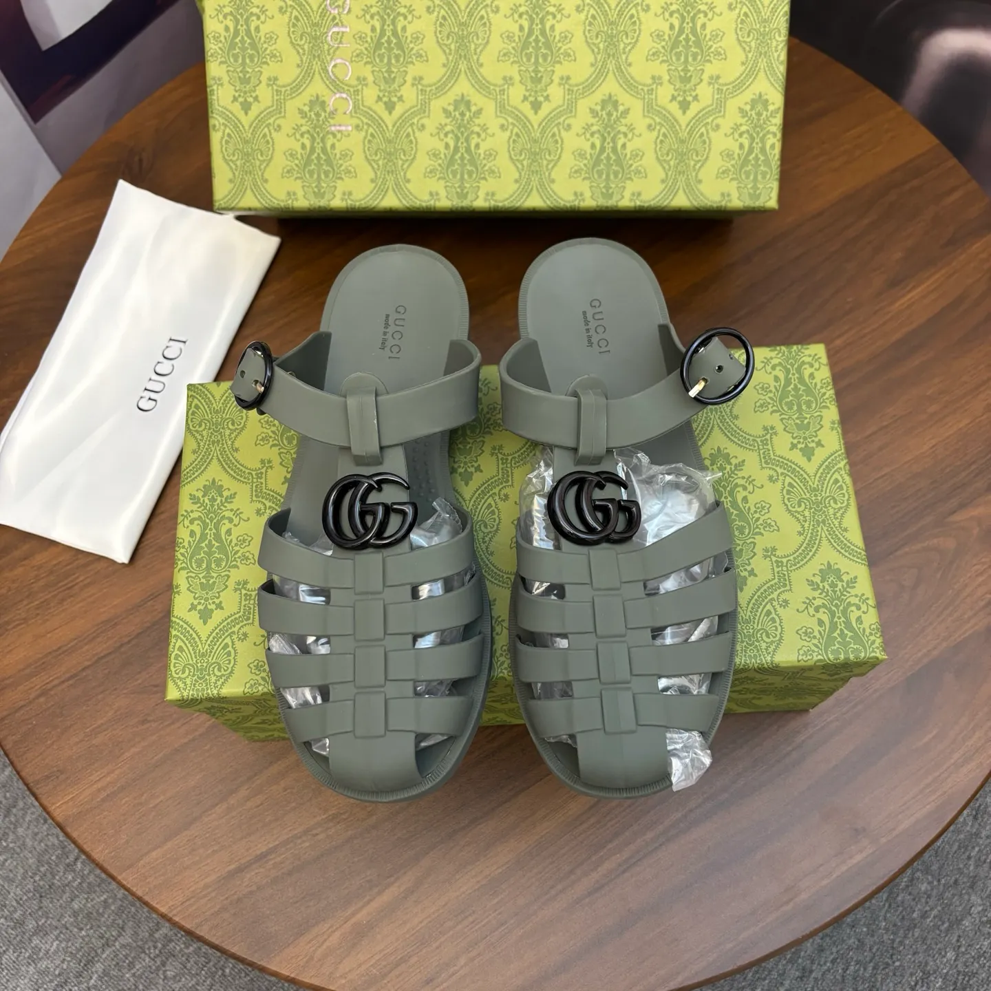 Men's shoes 260💰 [Gucci] Counter quality, top-quality original goods, real photos! Original TPU material, fine workmanship, comfortable; genuine 1:1 replica Size: 38 ~ 46